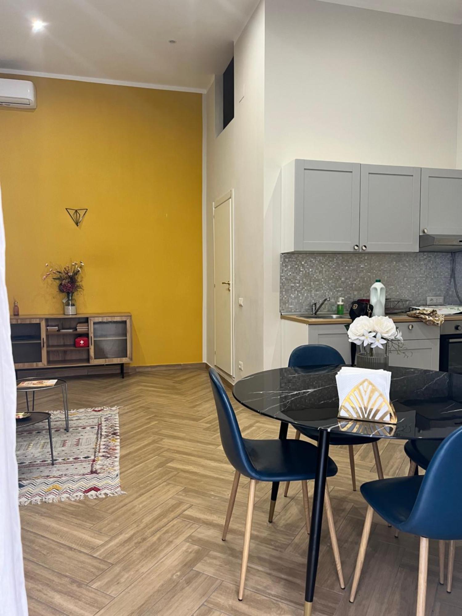 Scio' Apartment-Centro Storico- Naples Luaran gambar