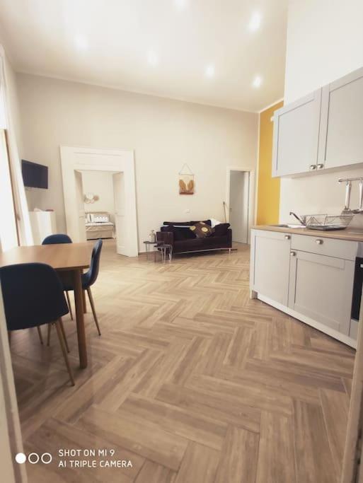 Scio' Apartment-Centro Storico- Naples Luaran gambar